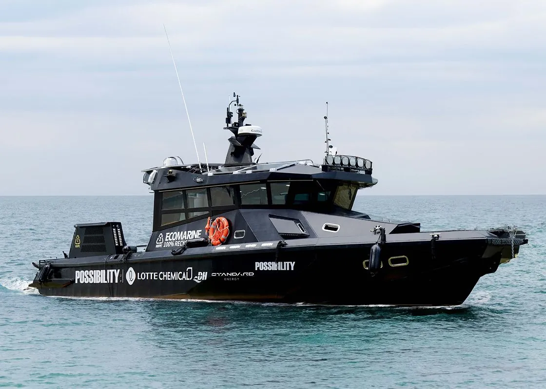 An installation case of marine vehicle.